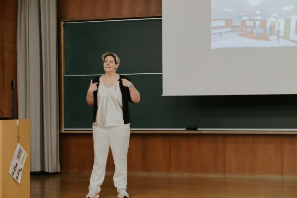 Dr. Shannon Putman presents her keynote message “From Vision to Reality: Leading the Largest VR Deployment in the U.S. Schools – Shannon Putman”.